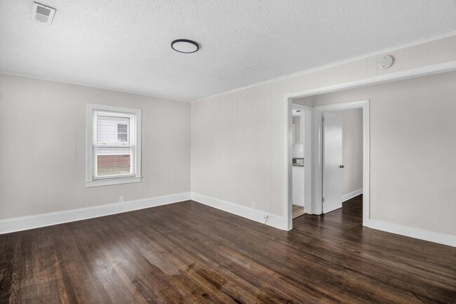 Building Photo - Lovely 3 bedroom, 1 bathroom home in High Point with LVP throughout!