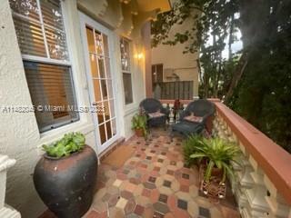 Building Photo - 2870 Pine Tree Dr