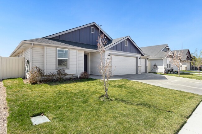 Building Photo - Great Nampa Rental with 3 car garage