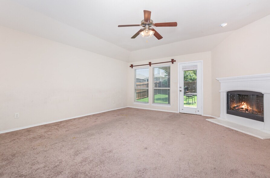 Building Photo - 9012 Cross Oaks Ranch Blvd