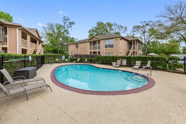 Building Photo - 1311 Antoine Dr