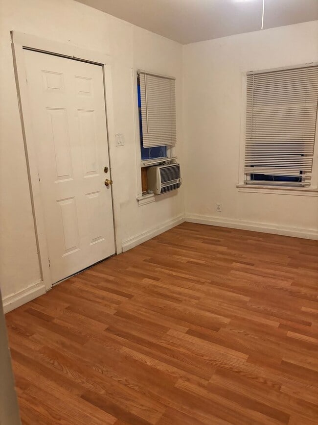 Building Photo - 615 Central