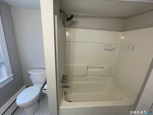 Building Photo - 9 Hicksville Rd