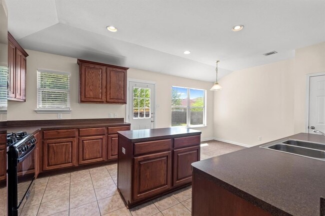 Building Photo - 20612 Farm Pond Ln