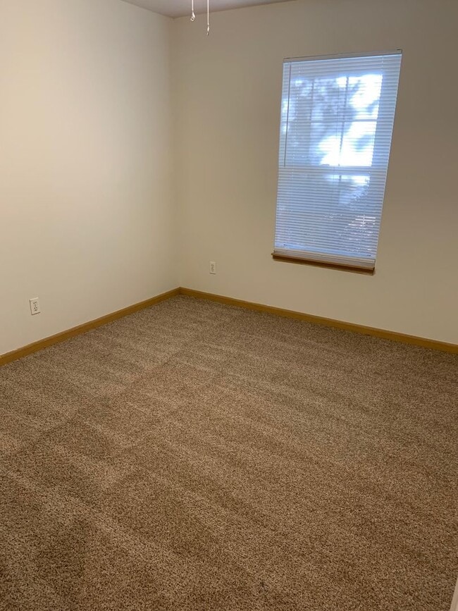 Building Photo - MUST SEE CHARMING HOME!