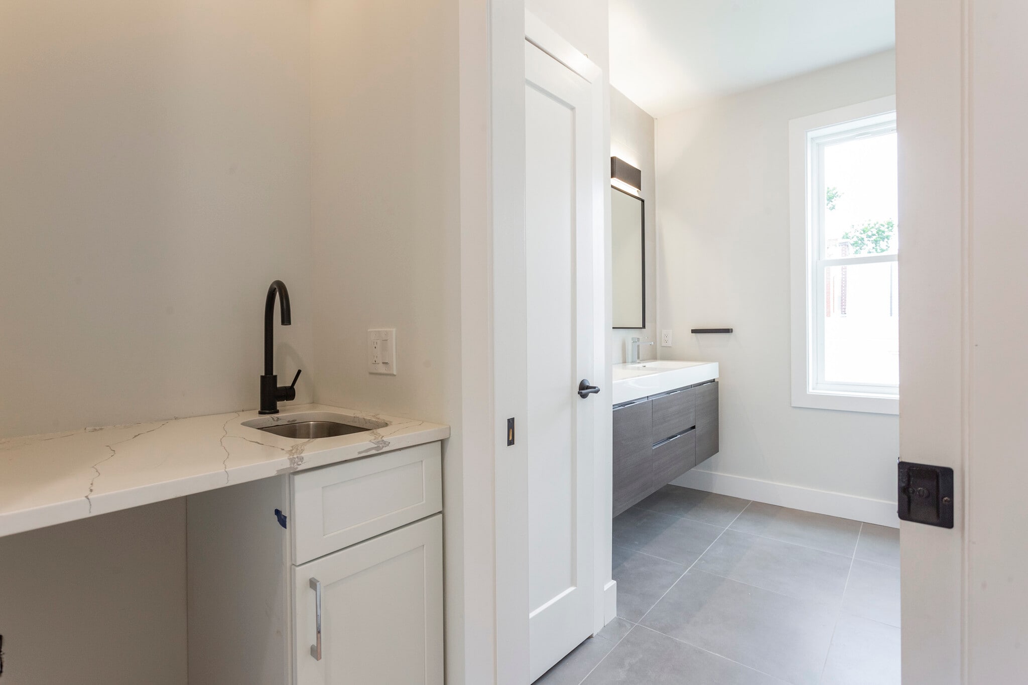 3RD FL, WET BAR - 1448 E Wilt St