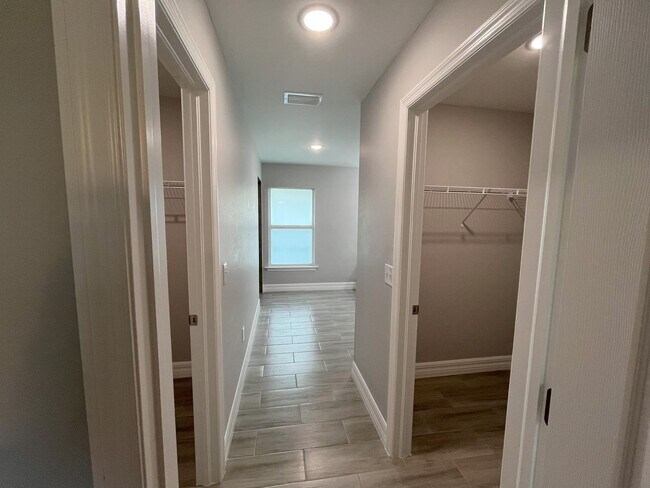 Building Photo - MUST SEE-CUSTOM BUILT-LARGE NEWER CONSTRUT...
