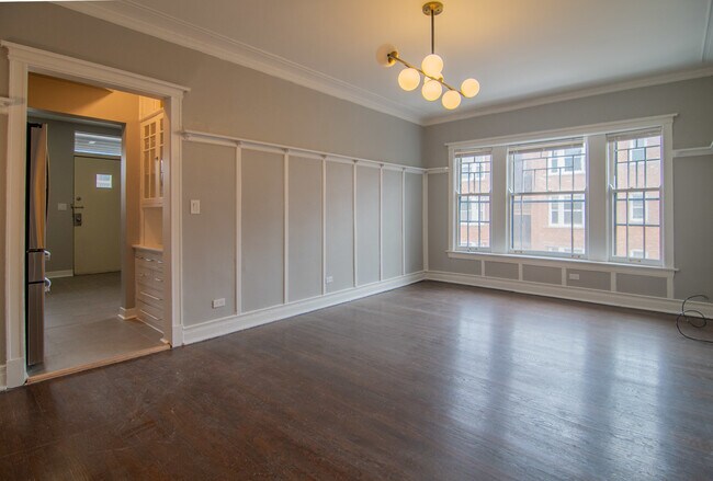 Building Photo - 844 W Lakeside Pl