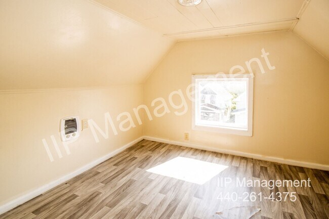 Building Photo - 2142 W 105th St
