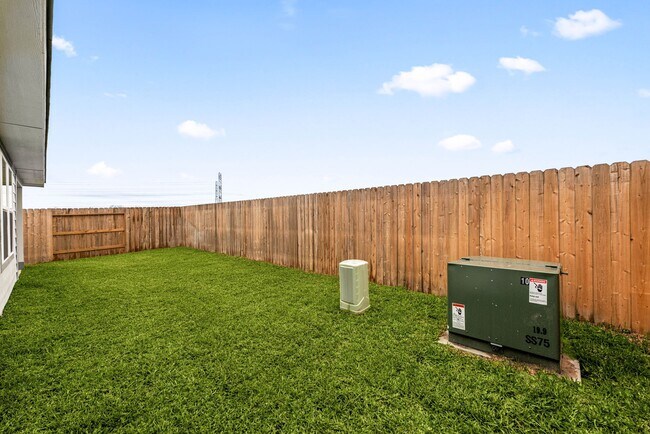 Building Photo - 6611 Castella Dr