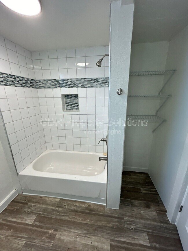 Building Photo - 3209 Burton Ave SE