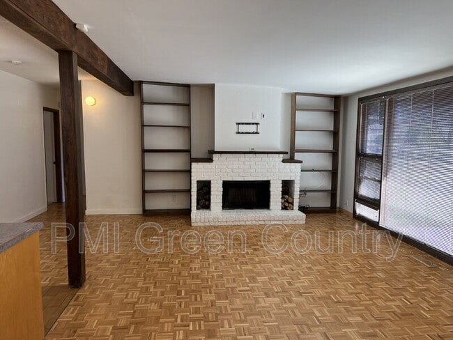 Building Photo - 4978 E 26th St