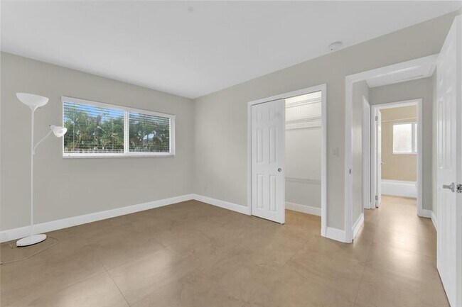 Building Photo - 4450 NE 18th Ave