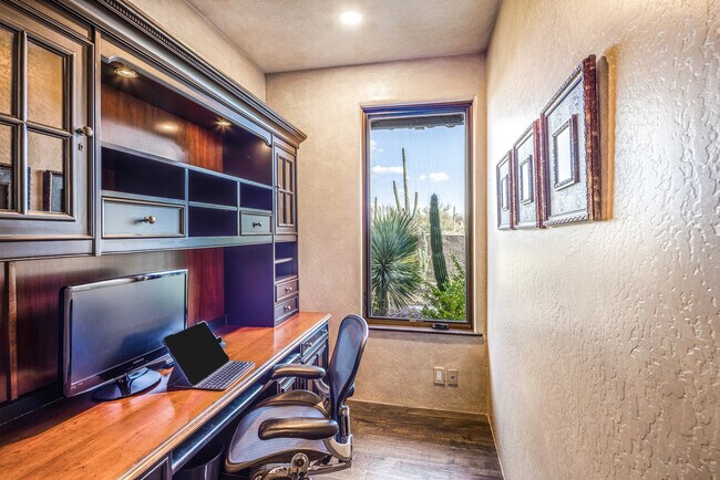 Building Photo - 6200 E Cielo Run N
