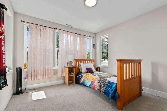 Building Photo - 5Bd/3.25Ba Seattle House