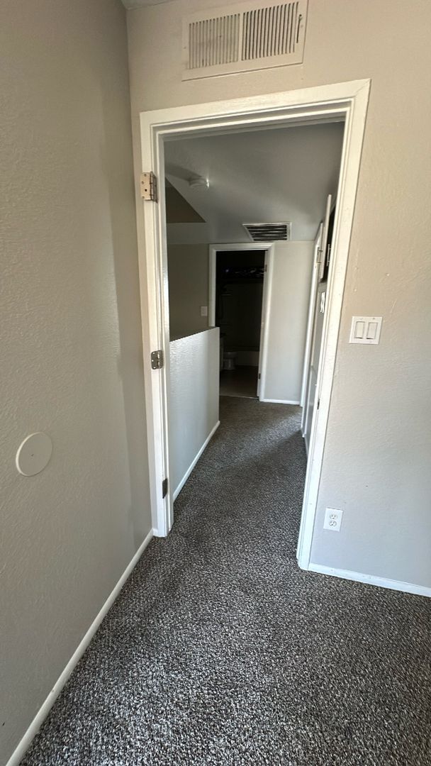 Building Photo - Updated 2 Bed/1 Bath Condo at 43rd Ave & I...
