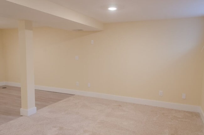 Building Photo - 4Bd/2.75Ba Seattle House