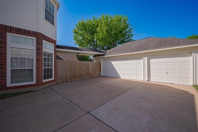 Building Photo - 4707 Gladesdale Park Ln