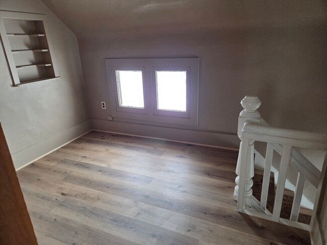 Building Photo - Freshly Updated 4 Bedroom 1 Bath Single Family Home in Marinette