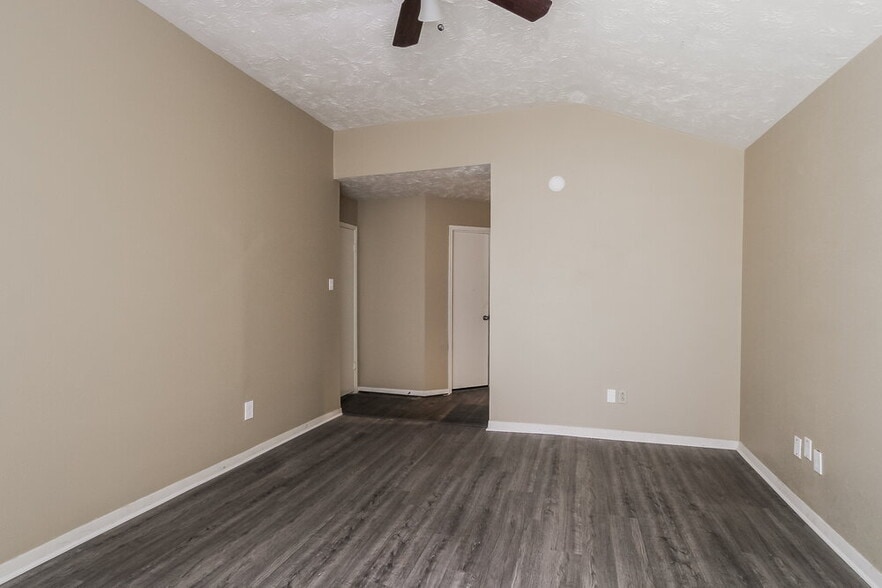 Building Photo - 3425 Benfield Dr