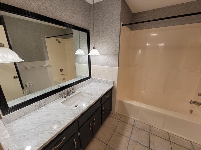 Building Photo - 14321 Fairway Dr