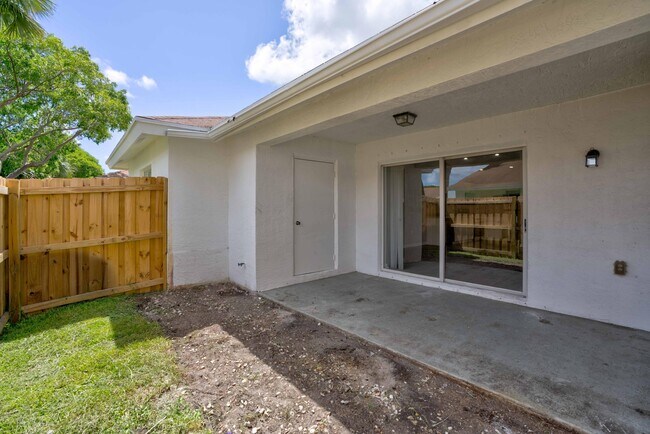 Building Photo - 9240 Roan Ln