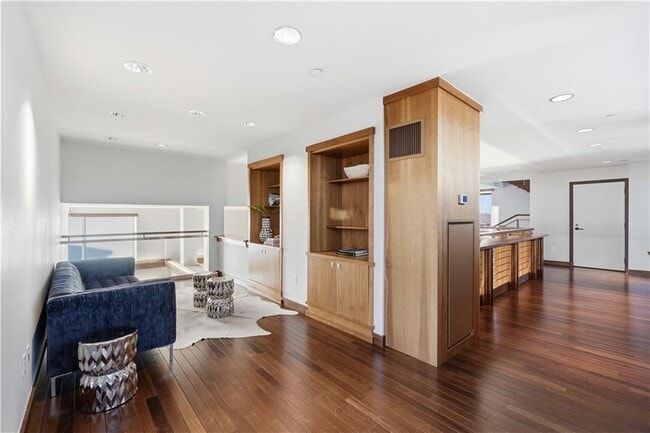 Building Photo - 5 W Mountain St