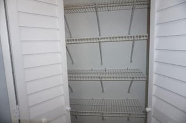 Building Photo - 2 Bedroom, 2 full bath Townhouse Near NAS Jax