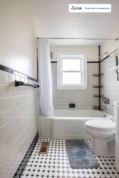 Building Photo - Room in Shared 5 bed/2 bath home