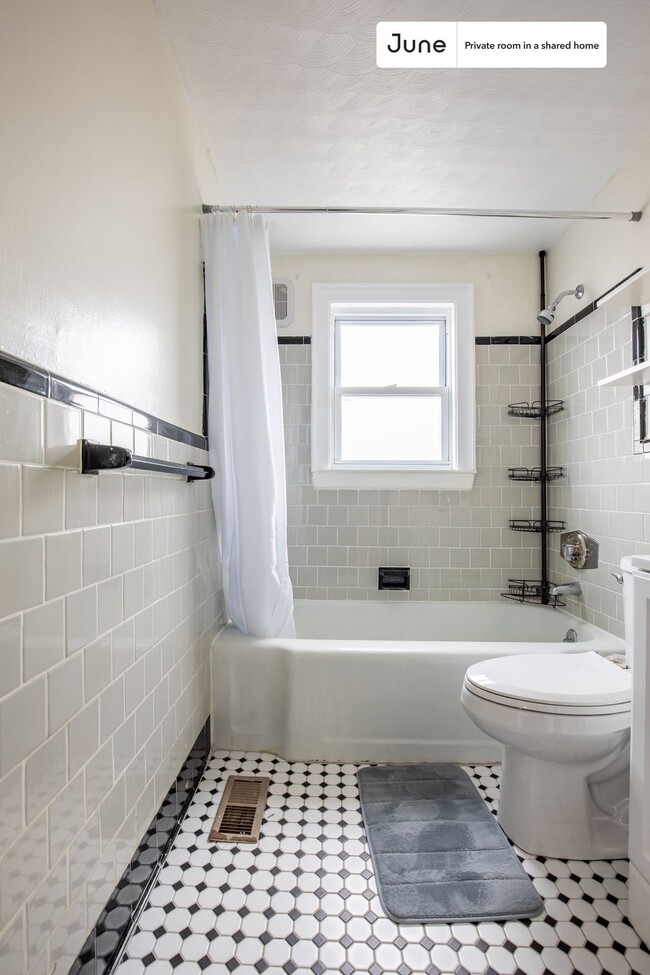 Building Photo - Room in Shared 5 bed/2 bath home