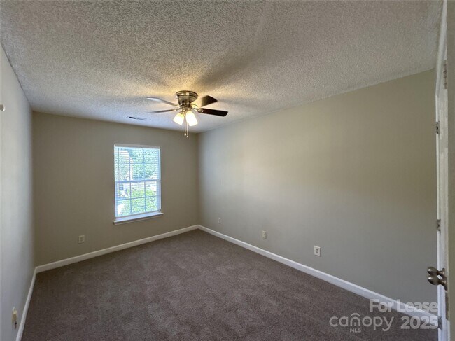Building Photo - 3006 Longspur Dr