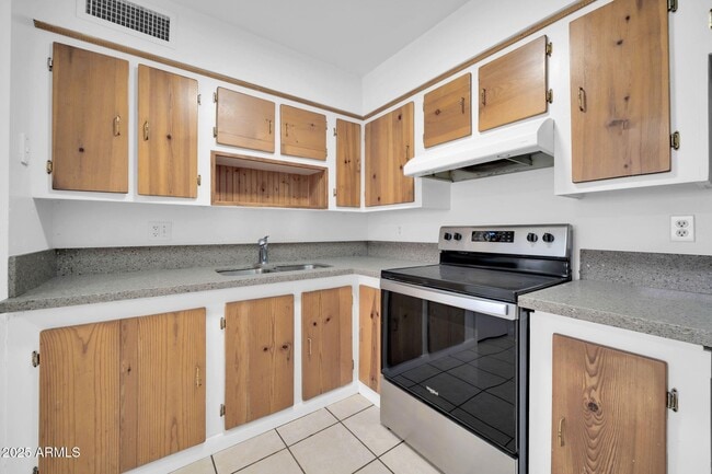 Building Photo - 2701 E Tierra Buena Ln