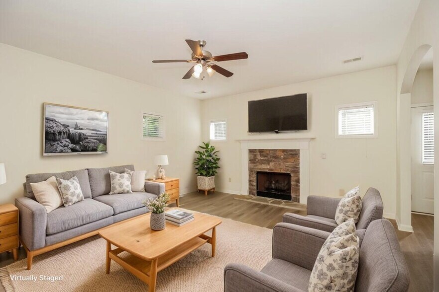 Building Photo - 25 Oakbrook Dr