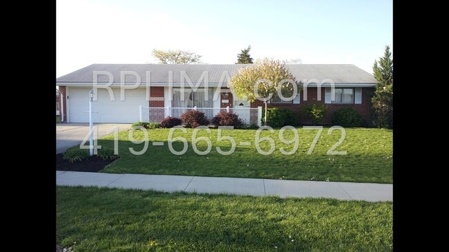 Building Photo - 2450 Sherwood Dr