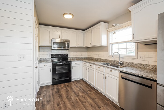 Building Photo - 829 Buckhorn Dr