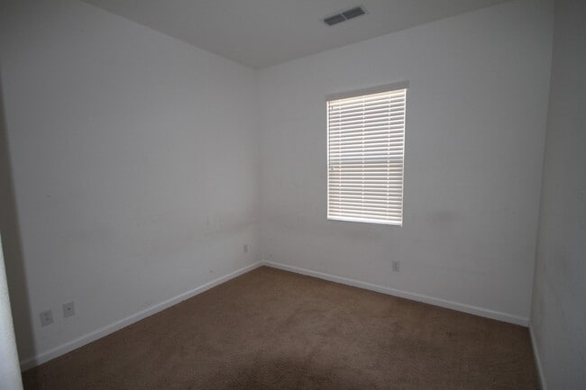 Building Photo - 3BR|2.5BA Condominum 1495SF with 2 car garage!