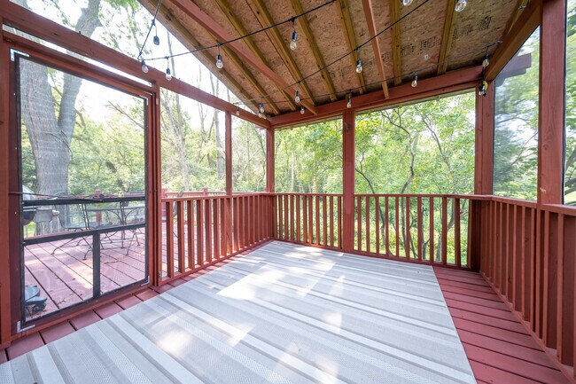 Building Photo - 3477 Pilgrim Ln N