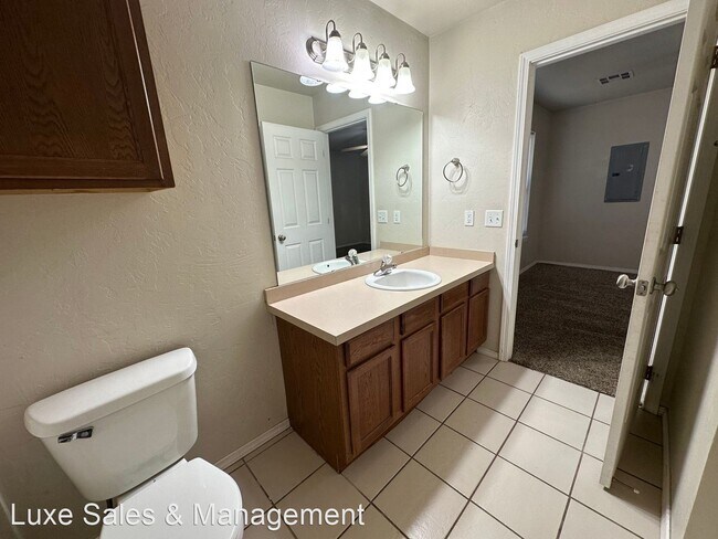 Building Photo - 3 br, 2 bath House - 1738 West Palm Place