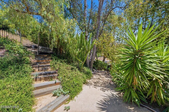 Building Photo - 2085 Brookfield Dr