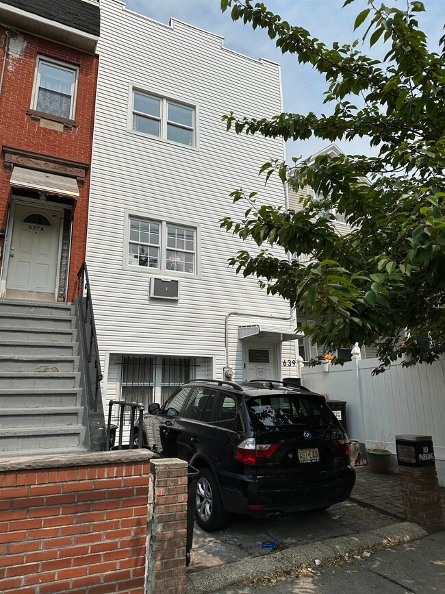 Building Photo - 639 Palisade Ave