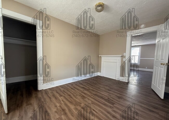 Building Photo - 136 E Allen St