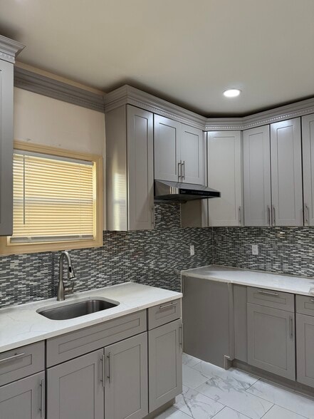 Building Photo - 9046 180th St