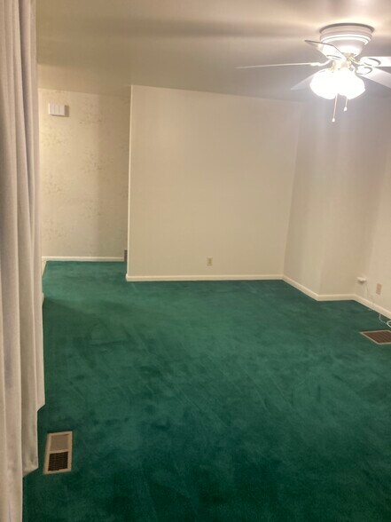 Living Room - 615 E 250 N