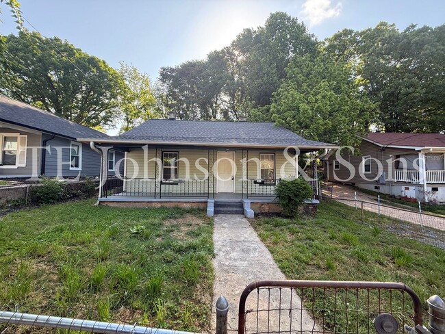 Building Photo - East Side Charmer!