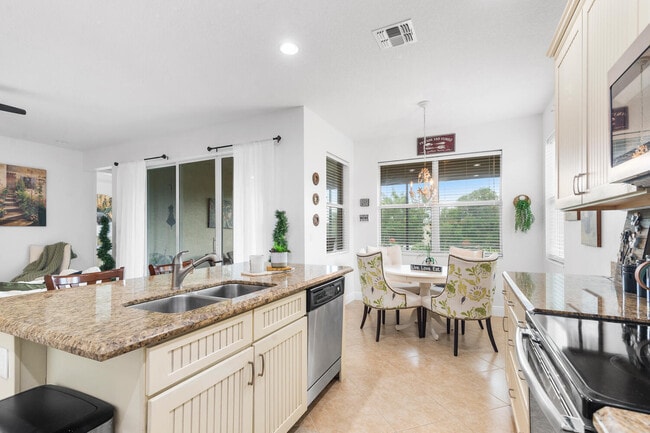 Building Photo - 12170 SW Bennington Cir