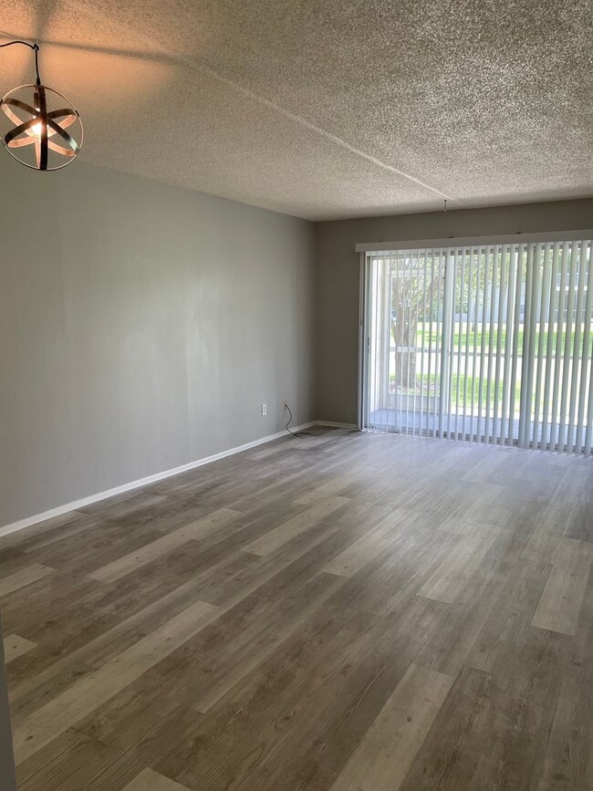 Interior Photo - Sunquest Apartments