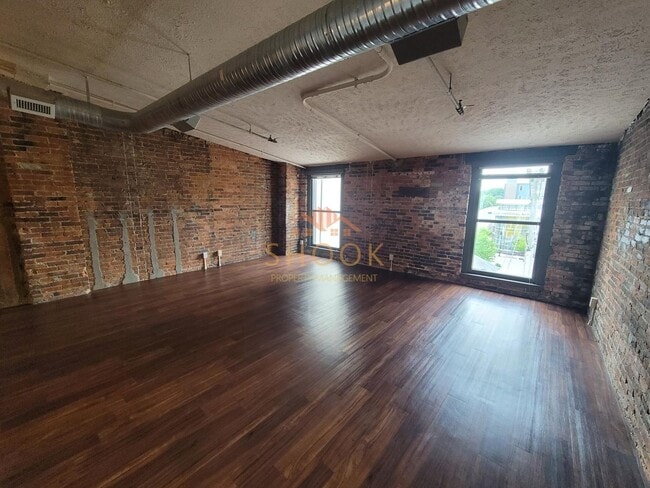 Building Photo - 102 N 3rd St