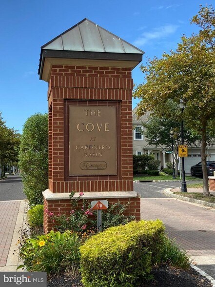 Building Photo - 10 Starboard Ct