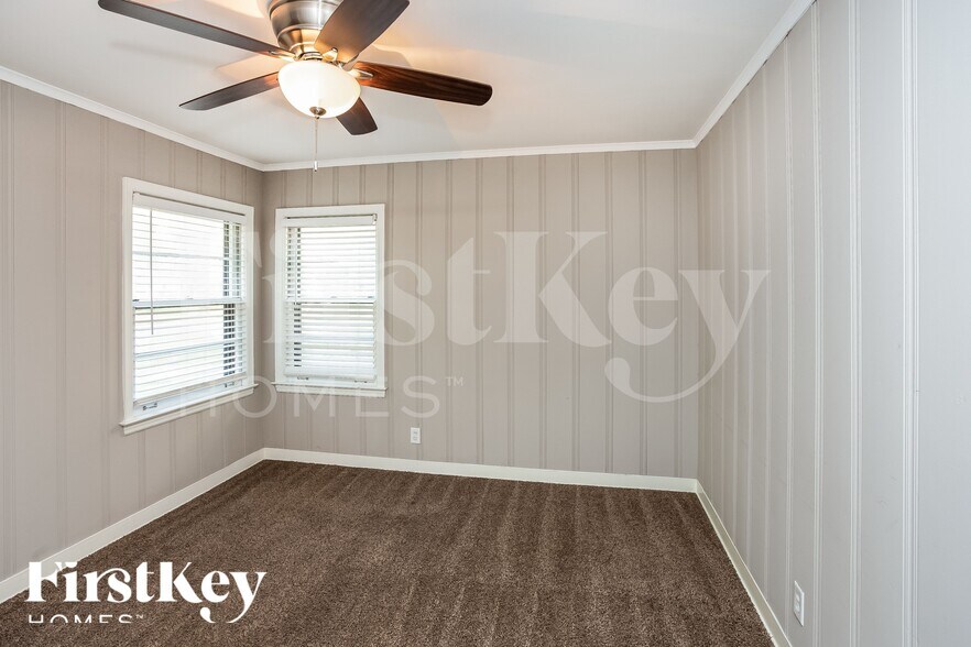 Building Photo - 4549 Leatherwood Ave