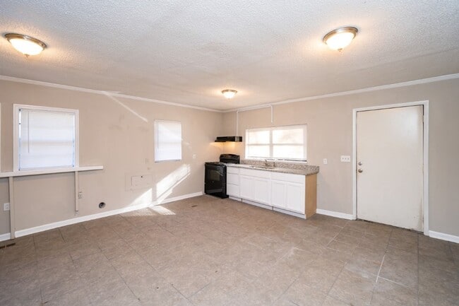 Building Photo - Charming Renovated 3-Bedroom Home in Dora!
